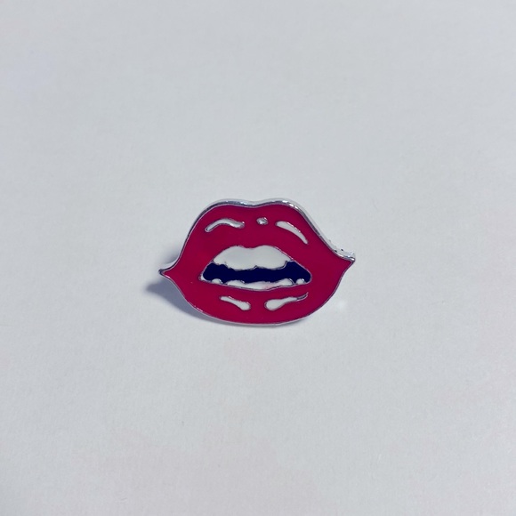COPY - Hot lips enamel pin - Picture 2 of 3